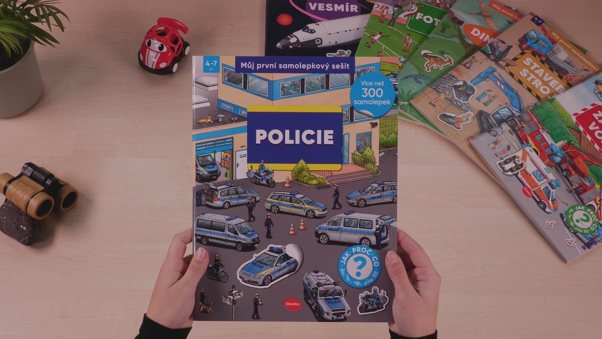 Načíst video: Můj první samolepkový sešit – POLICIE
