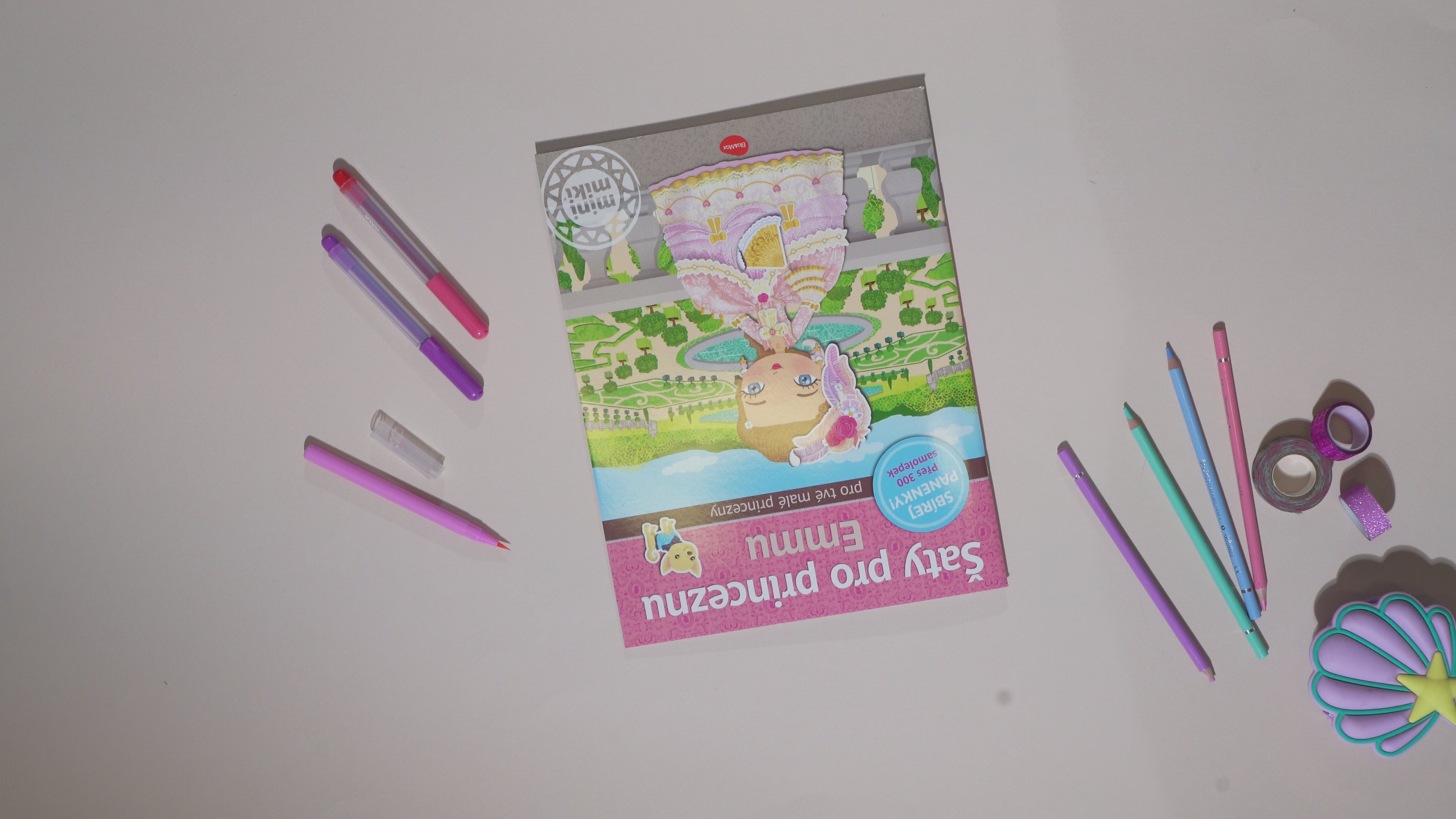 Načíst video: Šaty pro princeznu EMMU – Kniha samolepek