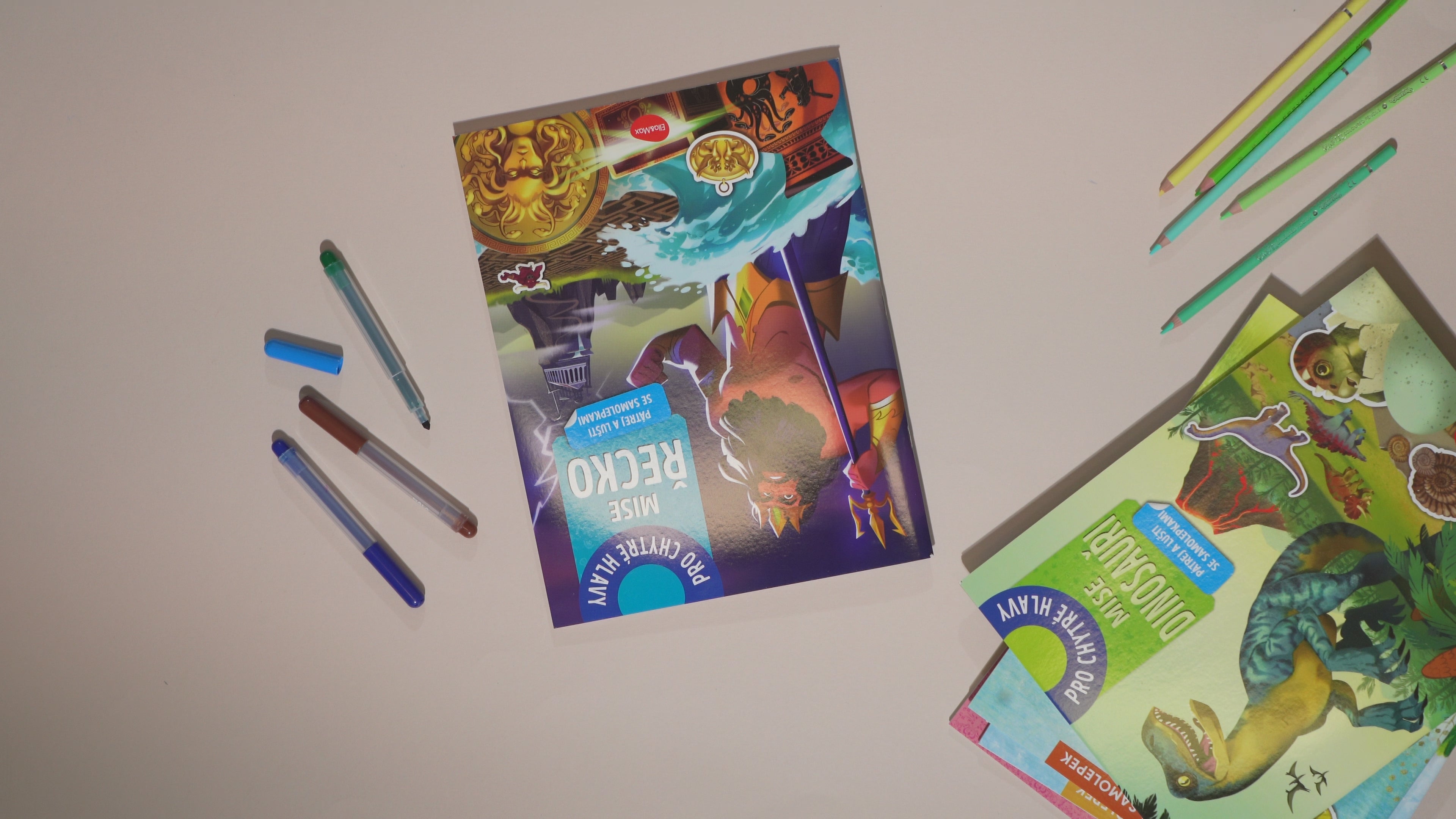 Načíst video: MISE ŘECKO – Pátrej a lušti se samolepkami