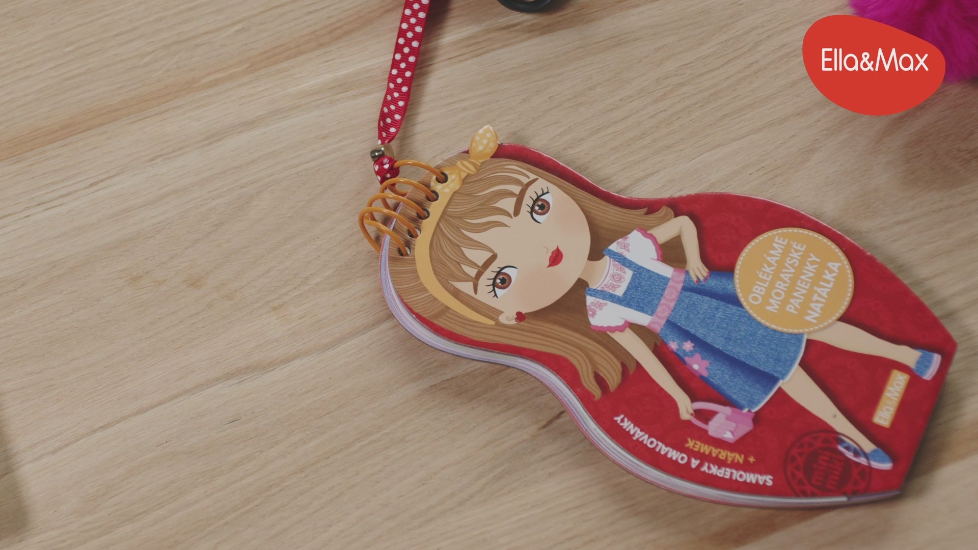 Načíst video: Oblékáme španělské panenky Ines - omalovánky